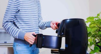 Non tutti sanno come pulire la friggitrice ad aria: impara questi piccoli trucchi per mantenerla come nuova