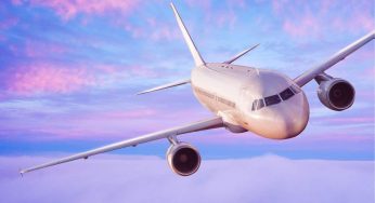 Aereo, non dovresti mai indossare questi indumenti: è pericolosissimo
