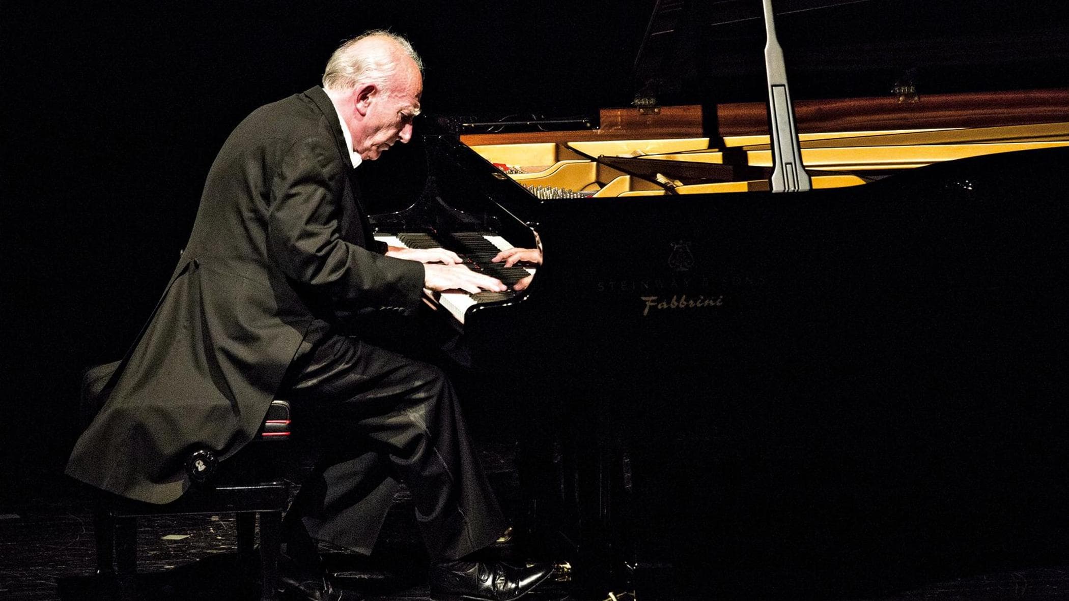 Dedizione e passione per la musica: il talento di Maurizio Pollini