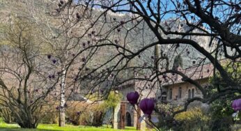 Riapre il Giardino di Ninfa: una fioritura incantevole nell’oasi naturale