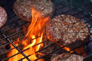 Carne del supermercato, la tipologia che non devi mai mangiare "al sangue": ecco perché