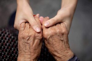 Anziana 102 anni lavora