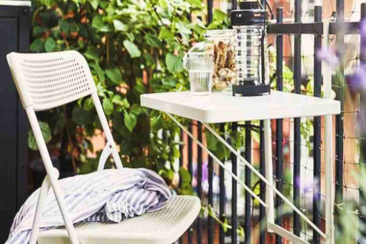 il tavolo Ikea per i balconi piccoli