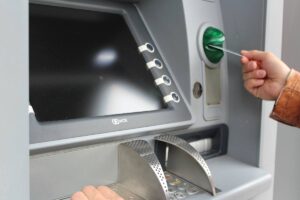 bancomat prelievo clicca qui o ti svuotano conto