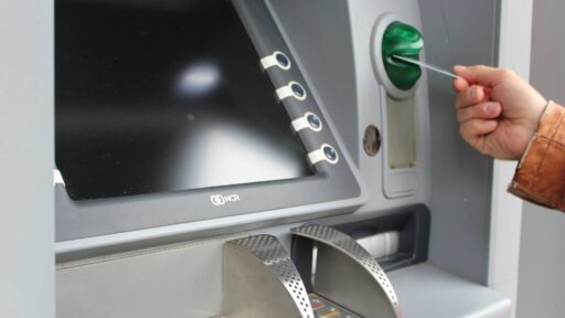 bancomat prelievo clicca qui o ti svuotano conto