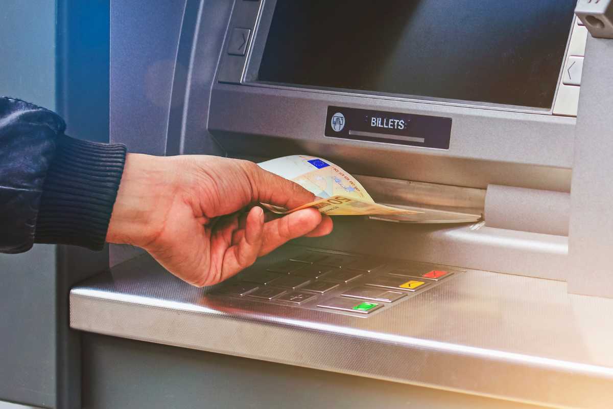 bancomat prelievo clicca qui o ti svuotano conto