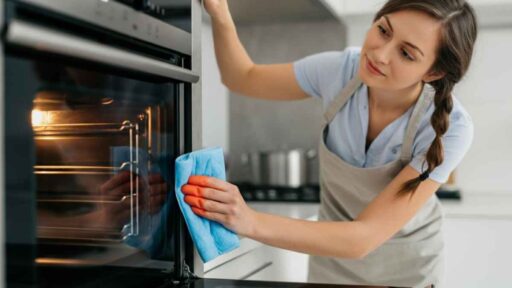 come pulire il vetro del forno
