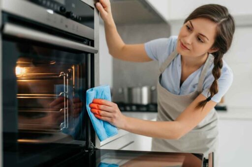 come pulire il vetro del forno