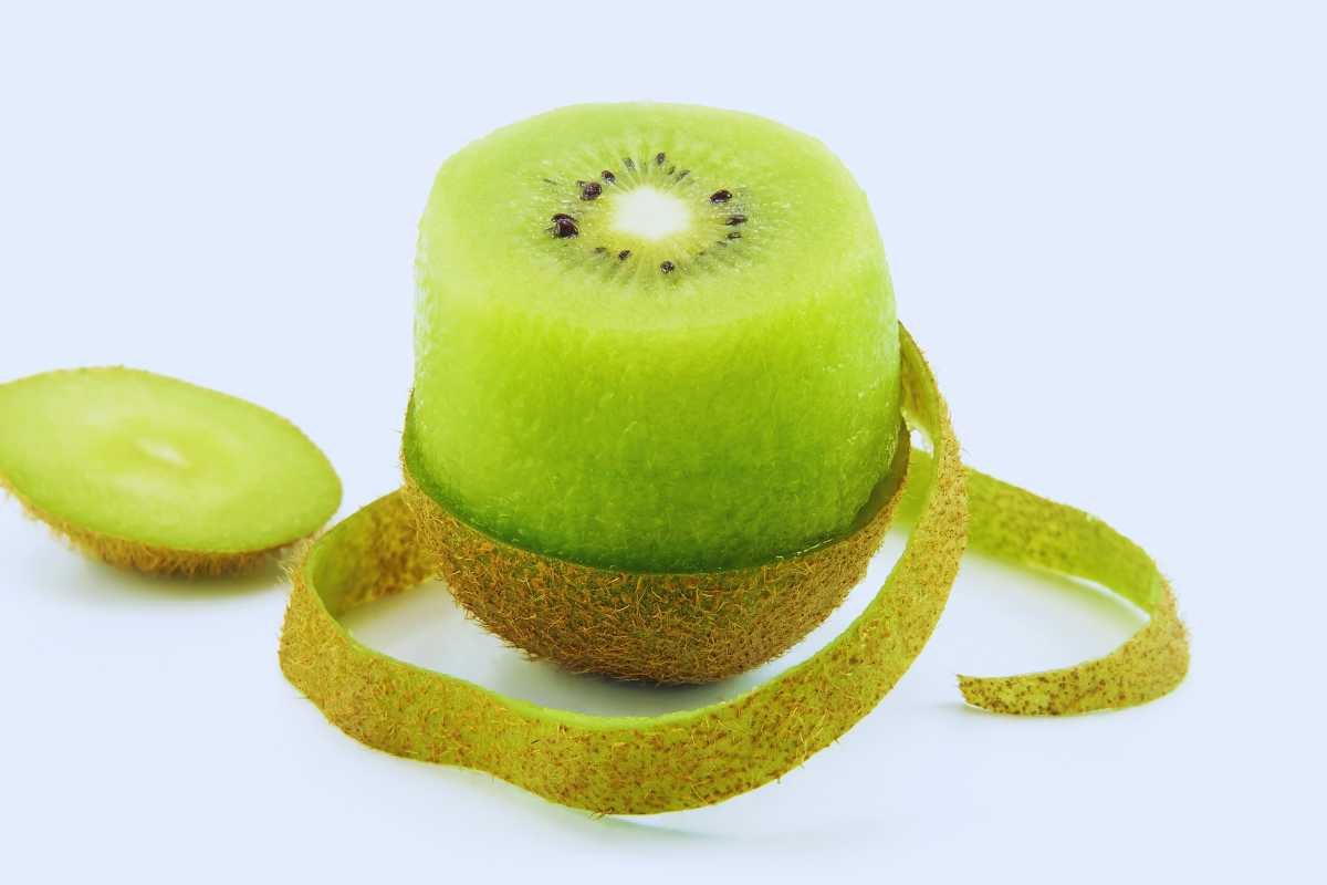 il rimedio della bucce di kiwi in acqua