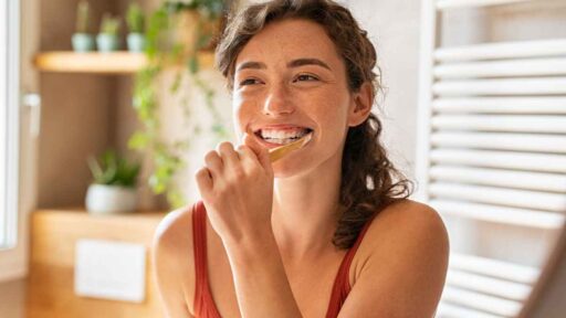 Praticamente nessuno sa come lavarsi i denti: ecco i dettagli
