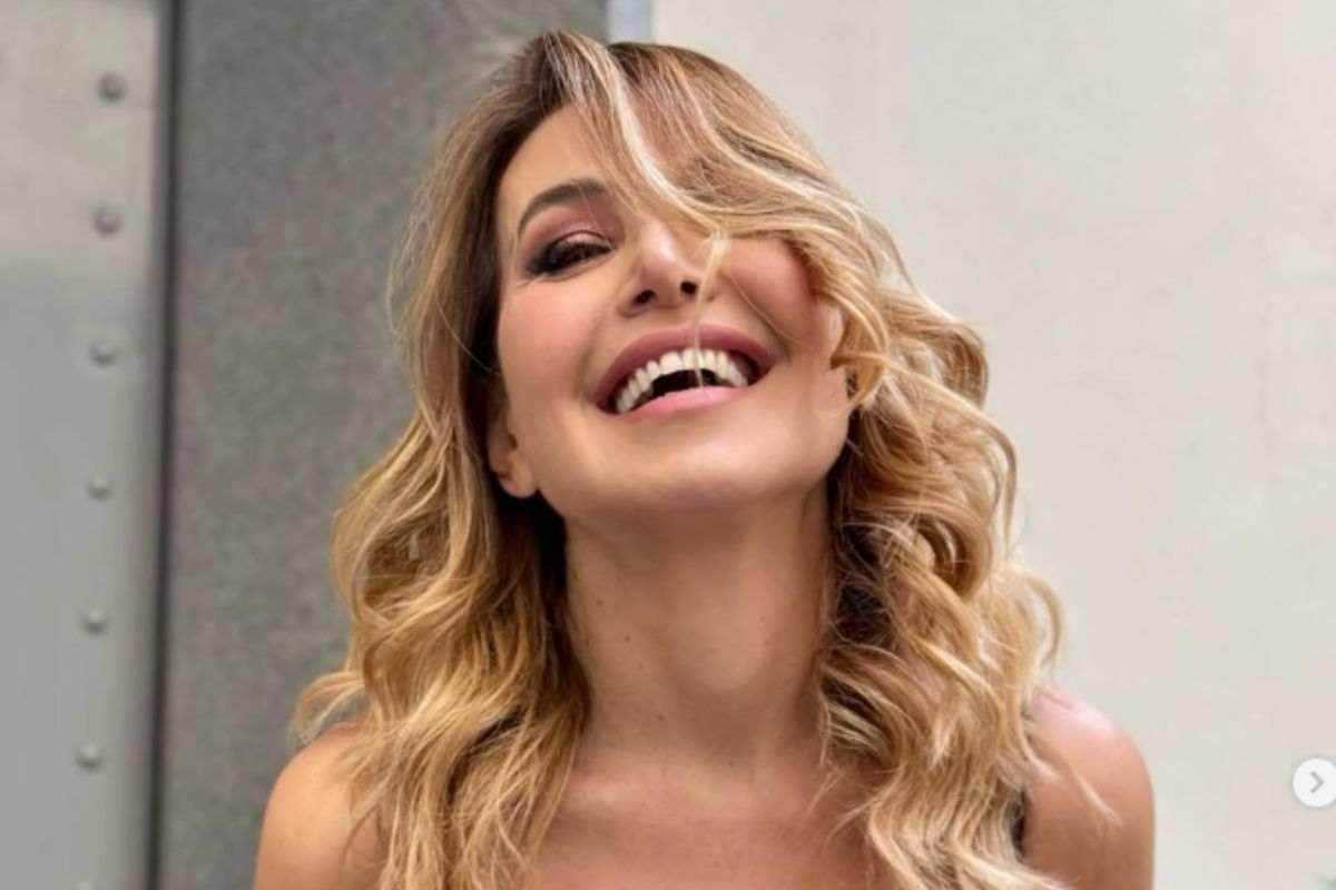 Barbara D'urso nello studio di Verissimo durante un'intervista