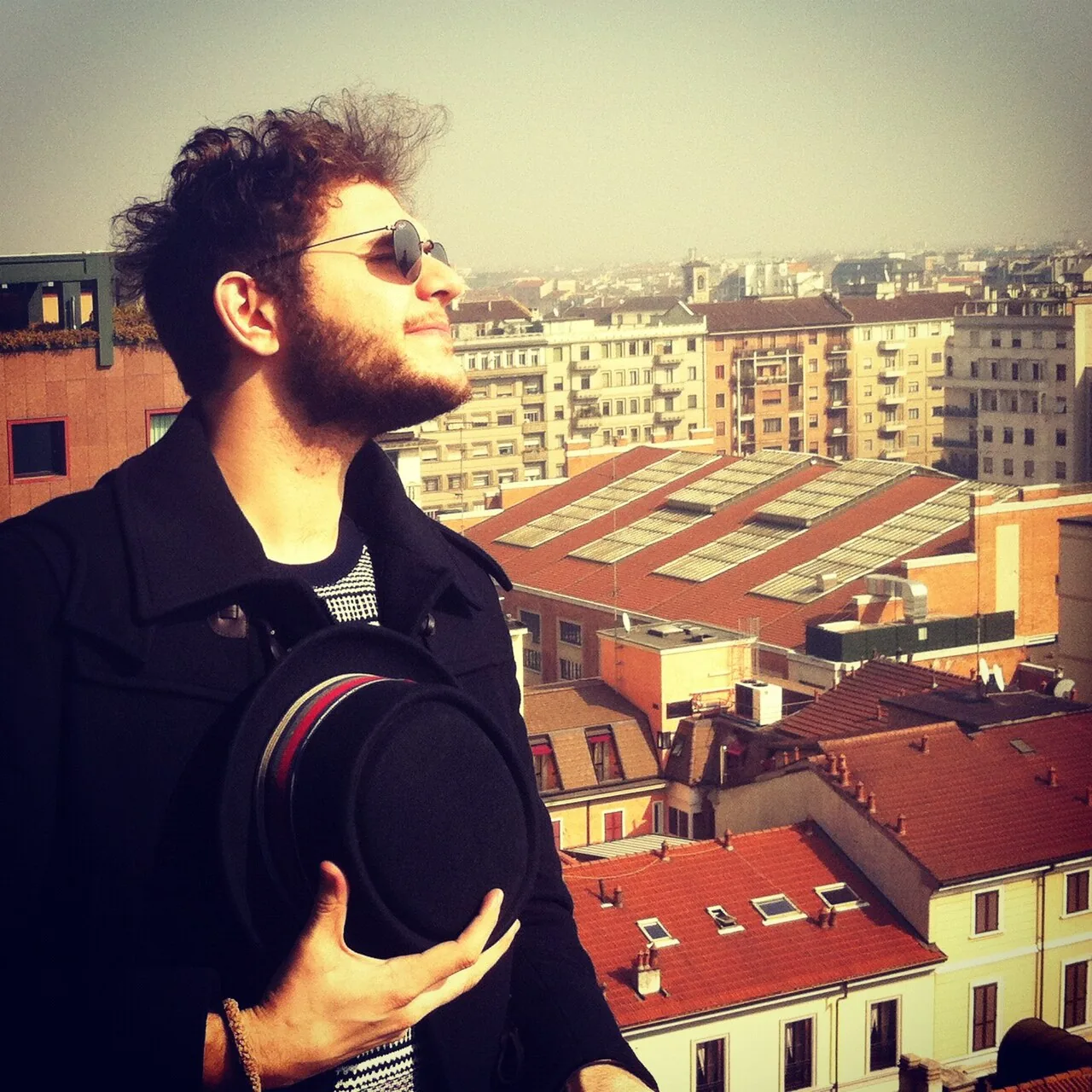 Renzo Rubino riporta il piano bar in tour: sei concerti tra ottobre e gennaio