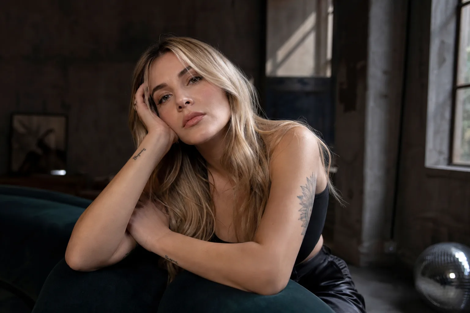 Elena Rose canta in italiano per la prima volta: 'Lover's Prayer' con Joshua